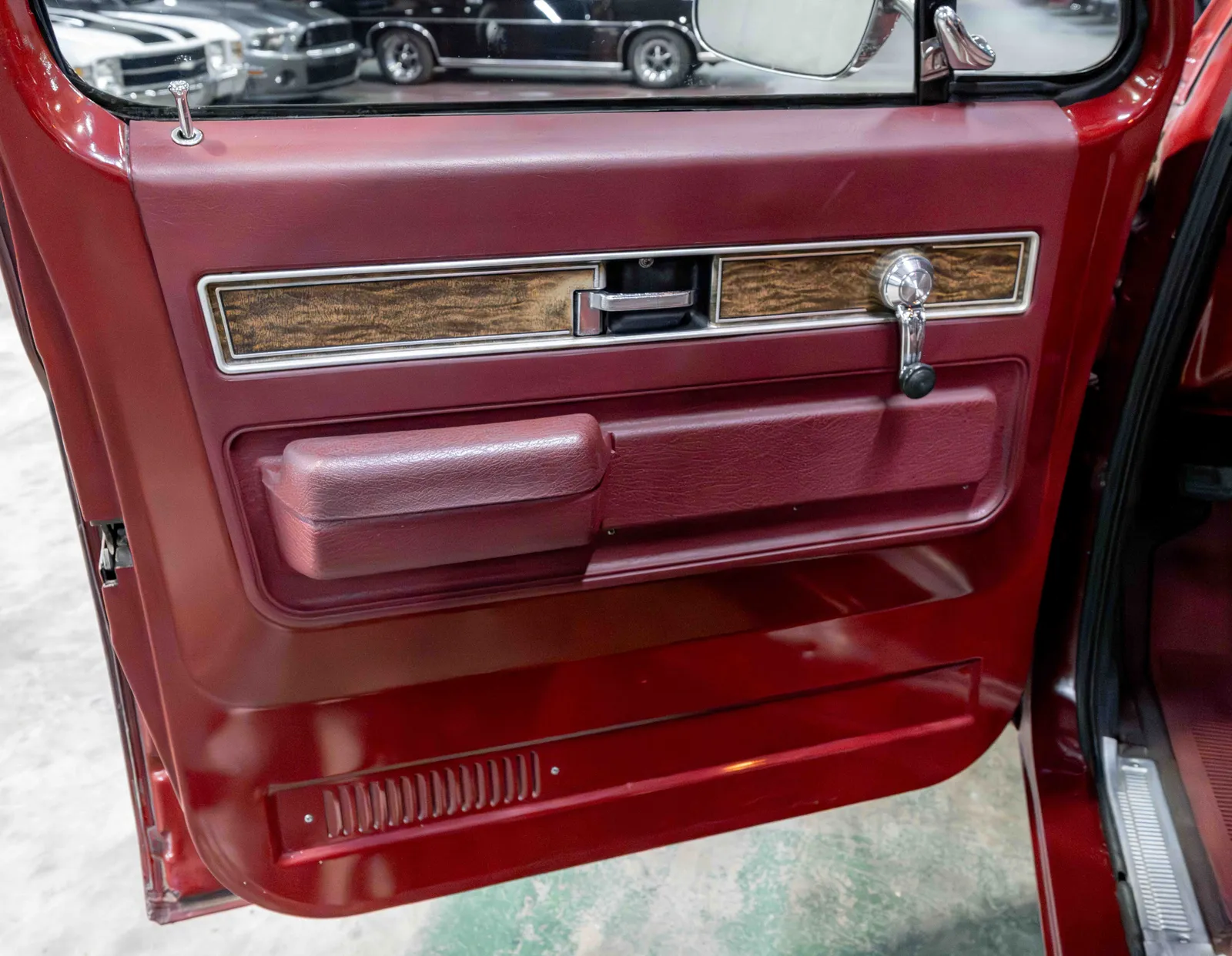 11_1976-Chevrolet-C10-Rosedale Red-212965-44.jpg
